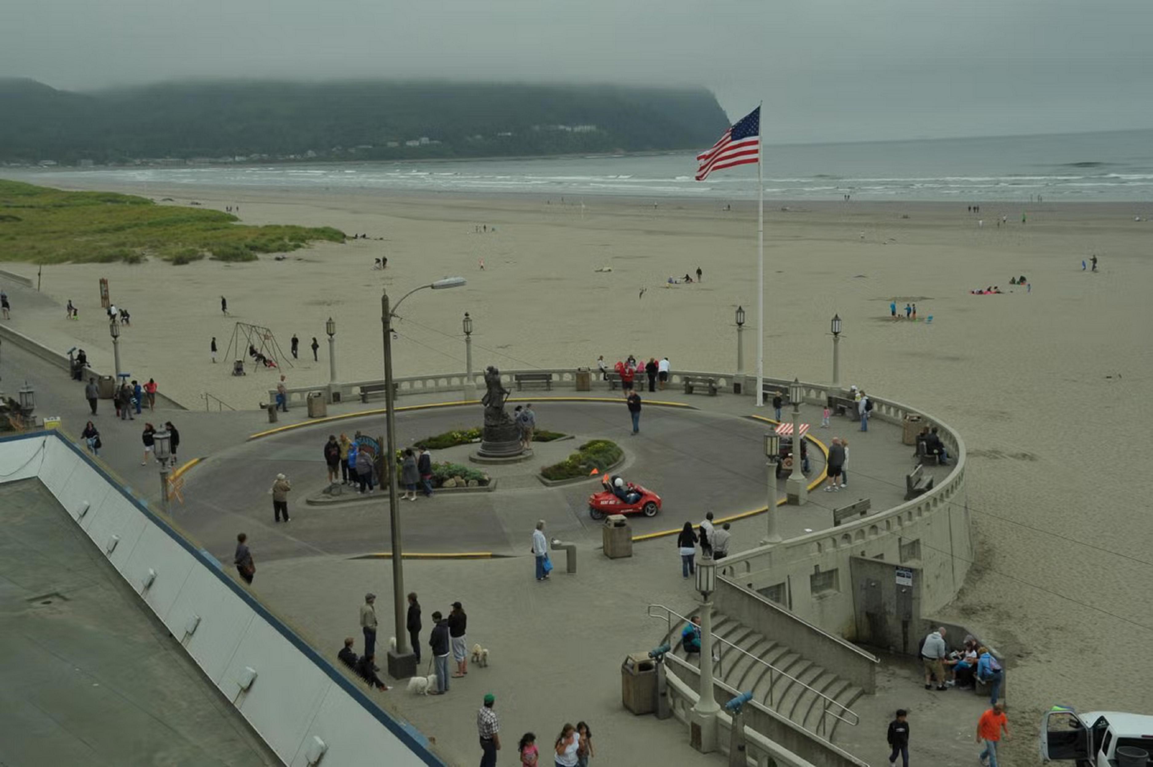 Promenade Inn & Suites Oceanfront Seaside Bagian luar foto