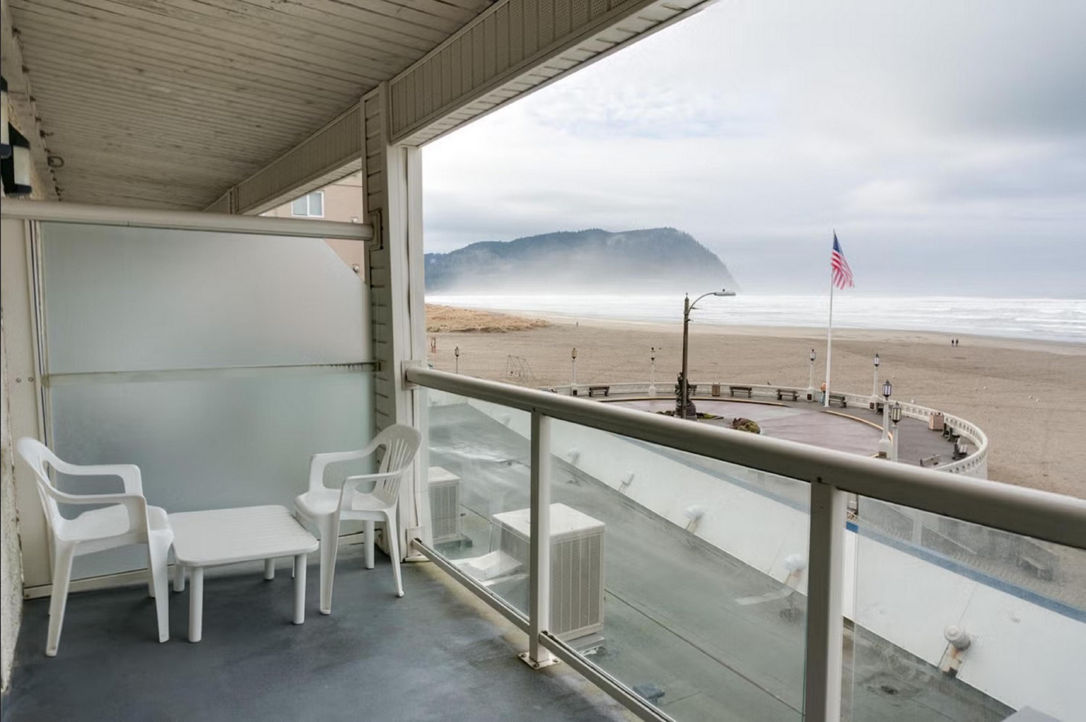 Promenade Inn & Suites Oceanfront Seaside Bagian luar foto