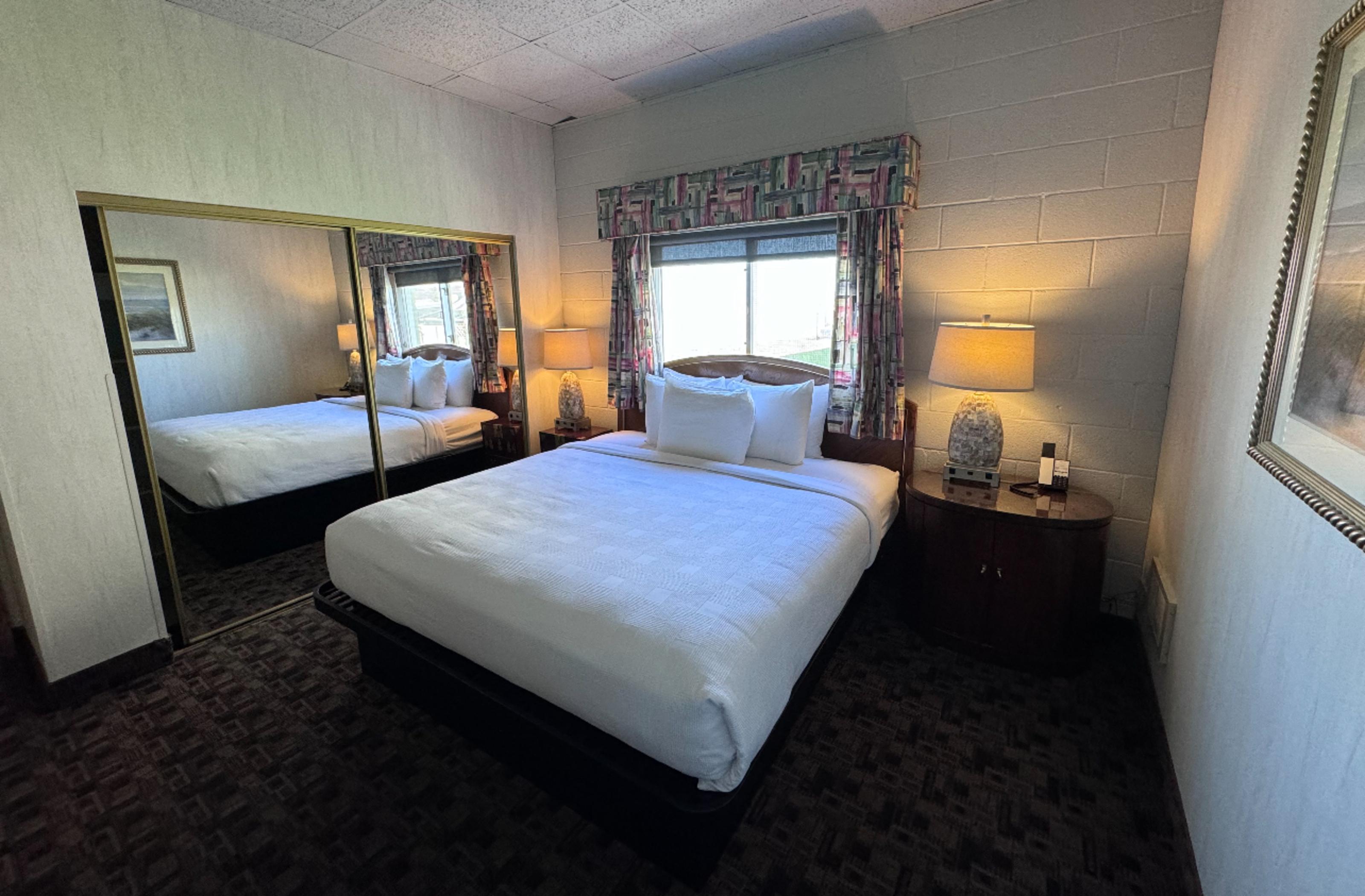 Promenade Inn & Suites Oceanfront Seaside Bagian luar foto