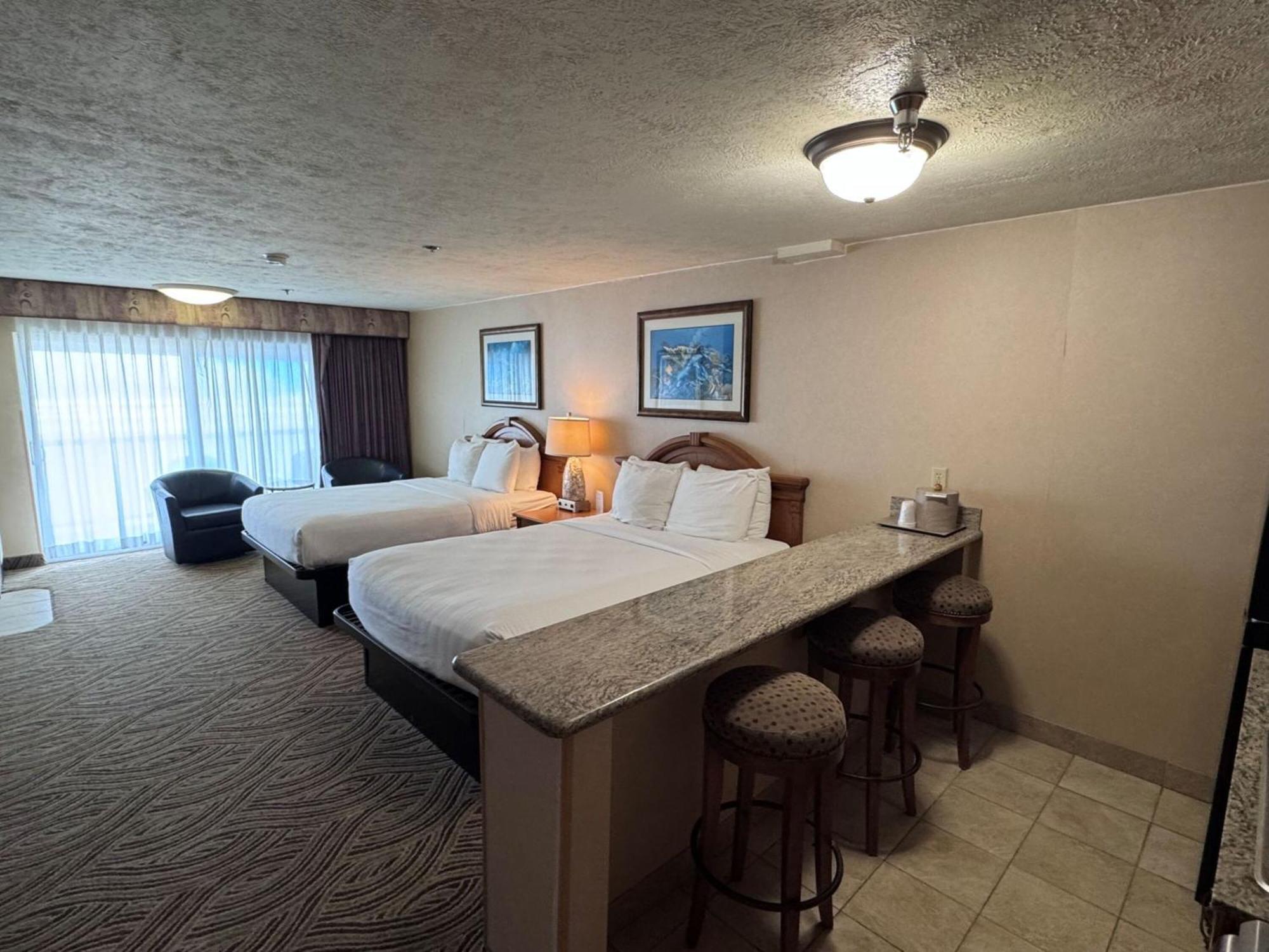 Promenade Inn & Suites Oceanfront Seaside Bagian luar foto