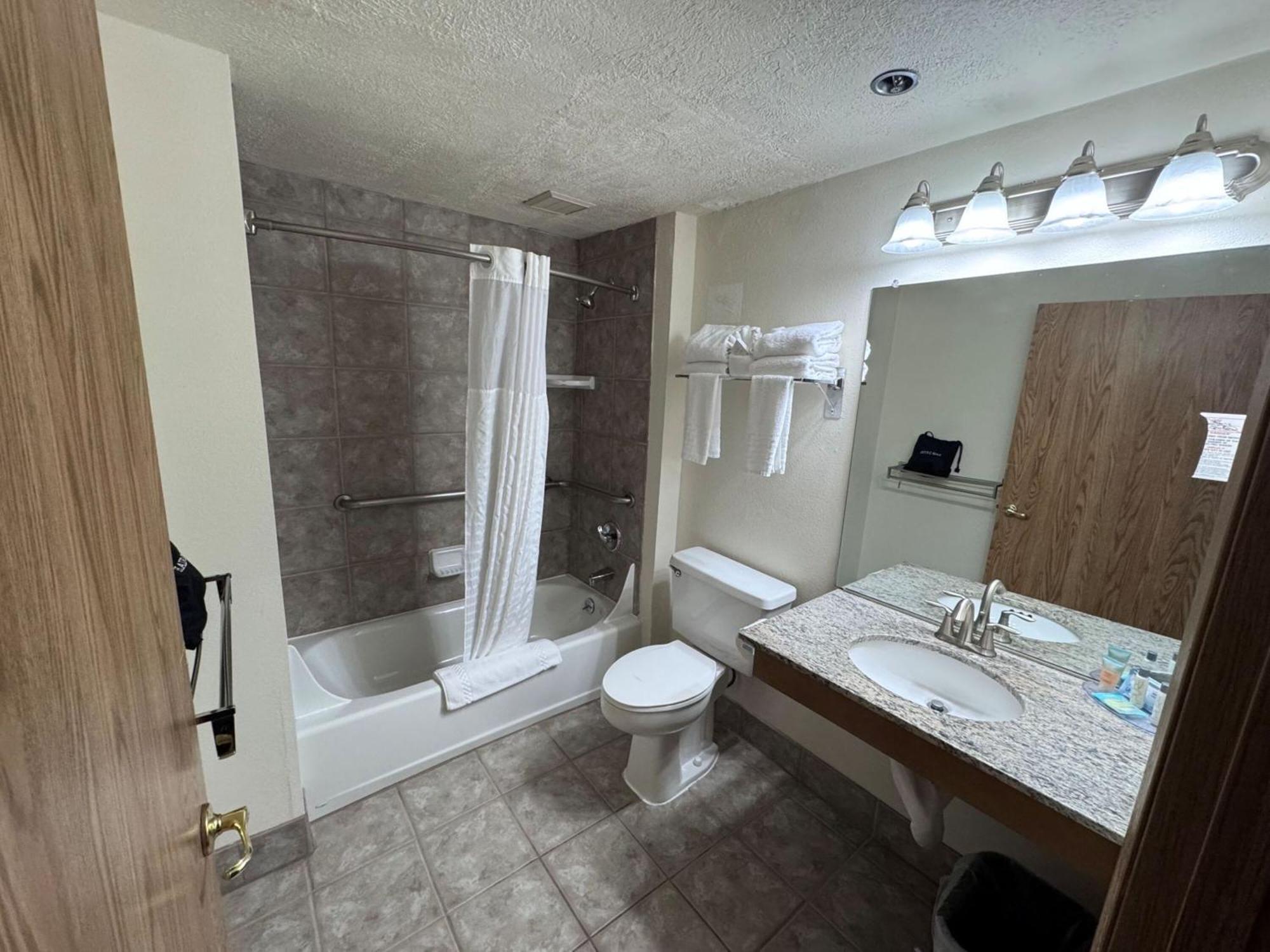 Promenade Inn & Suites Oceanfront Seaside Bagian luar foto