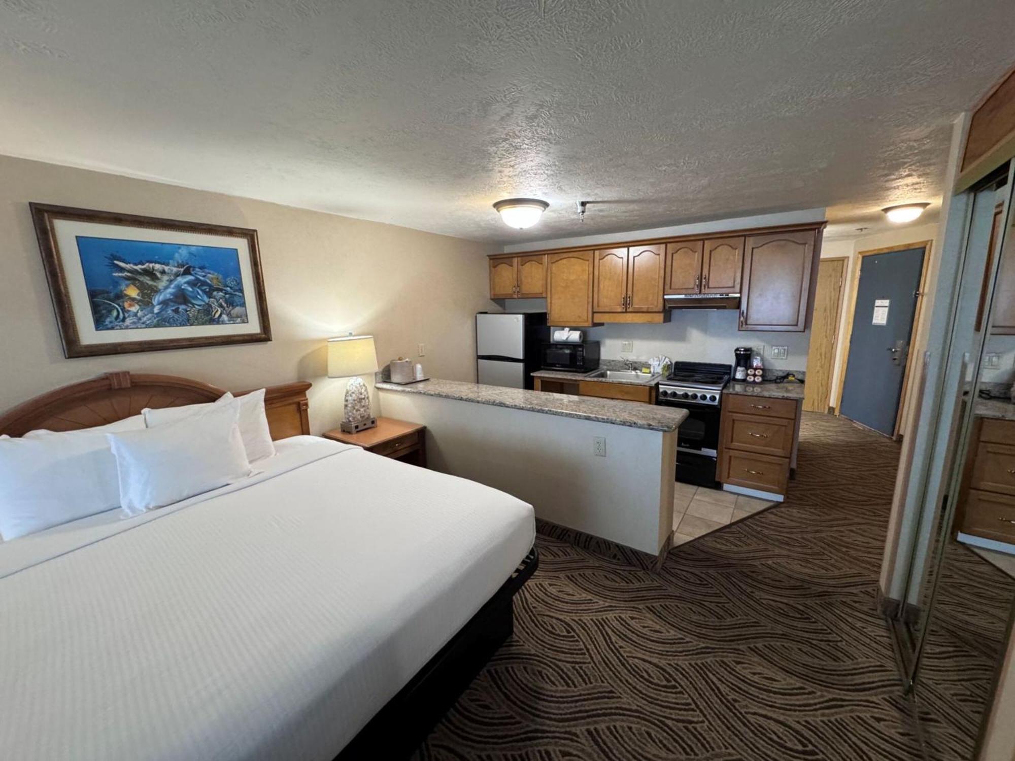Promenade Inn & Suites Oceanfront Seaside Bagian luar foto