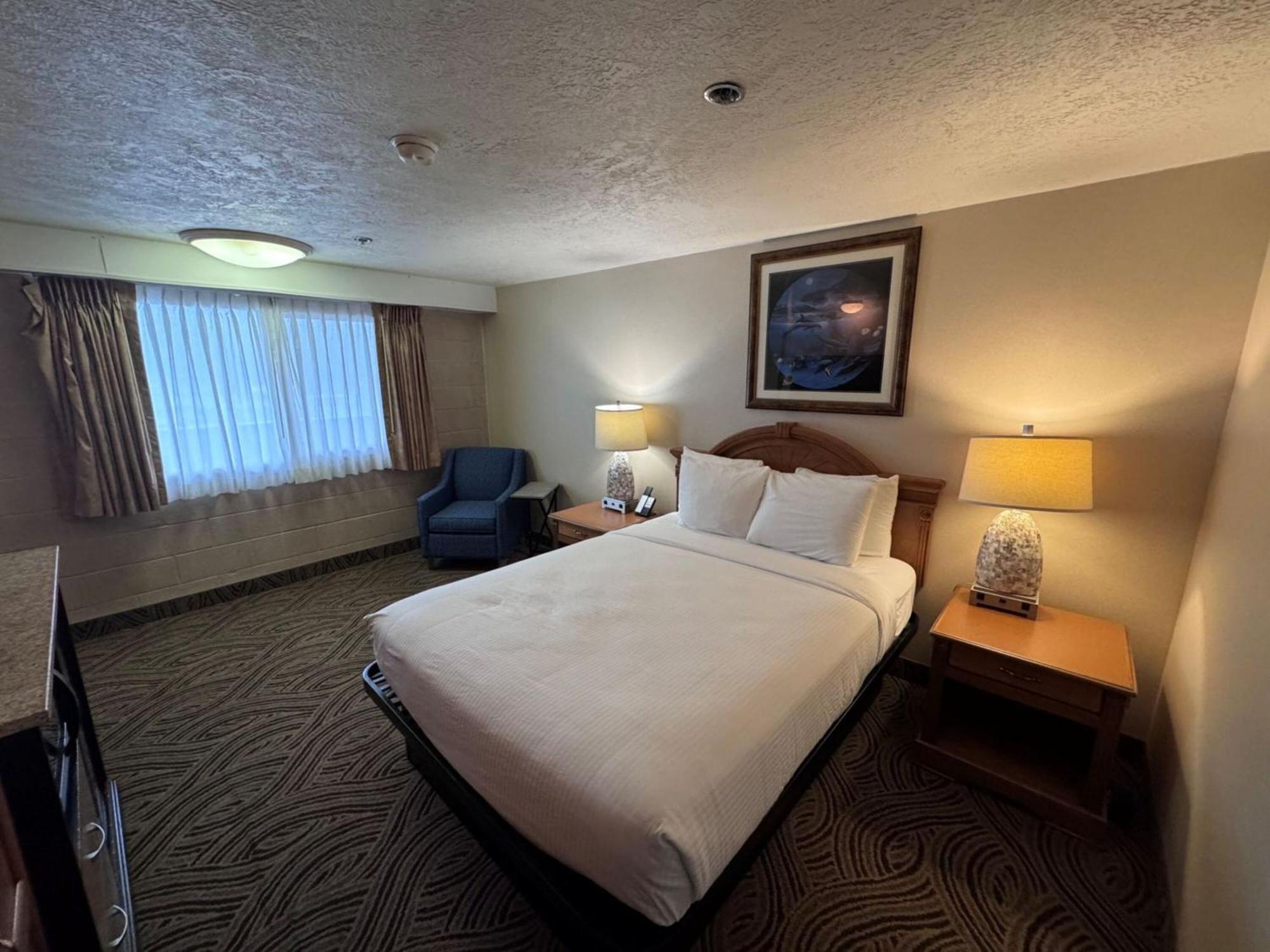 Promenade Inn & Suites Oceanfront Seaside Bagian luar foto