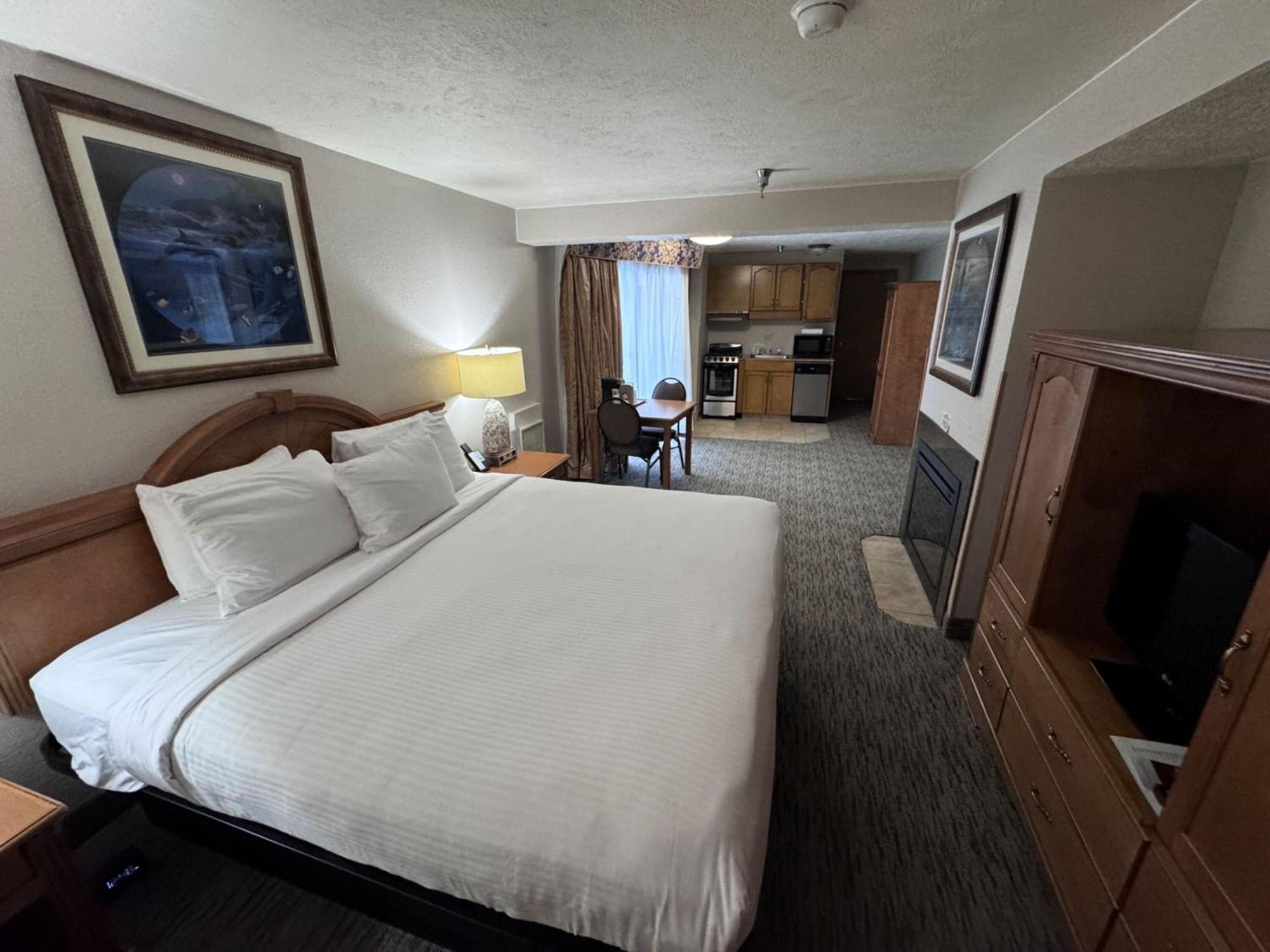 Promenade Inn & Suites Oceanfront Seaside Bagian luar foto